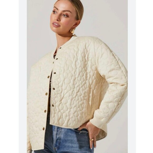 NWOT ASTR The Label Zenni Quilted Floral Jacket Cream XS Snap Front Lightweight - Picture 5 of 9